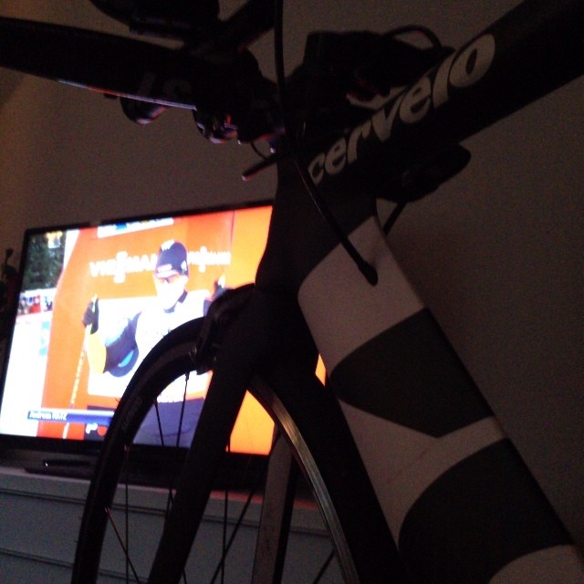 Man får planera träningen efter vinterstudion nu! Trainer och skidåkningen är en perfekt kombo! #träning#triathlon#trainer#vinterstudion#svt#längdskidor